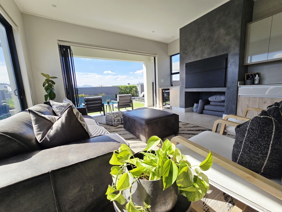 4 Bedroom Property for Sale in Kingswood Golf Estate Western Cape